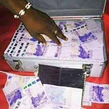 La valise magique produit t-elle des billets de banque ?